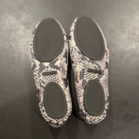 Tory Burch Black and Cream Patterned Loafers - Picture 5 of 9